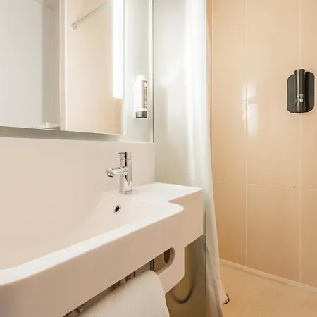 Musee Du Louvre Hotel 2*