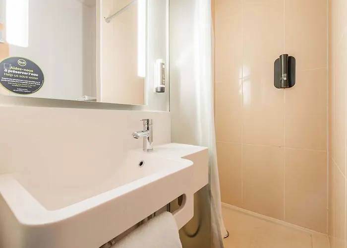 Musee Du Louvre Hotel 2*